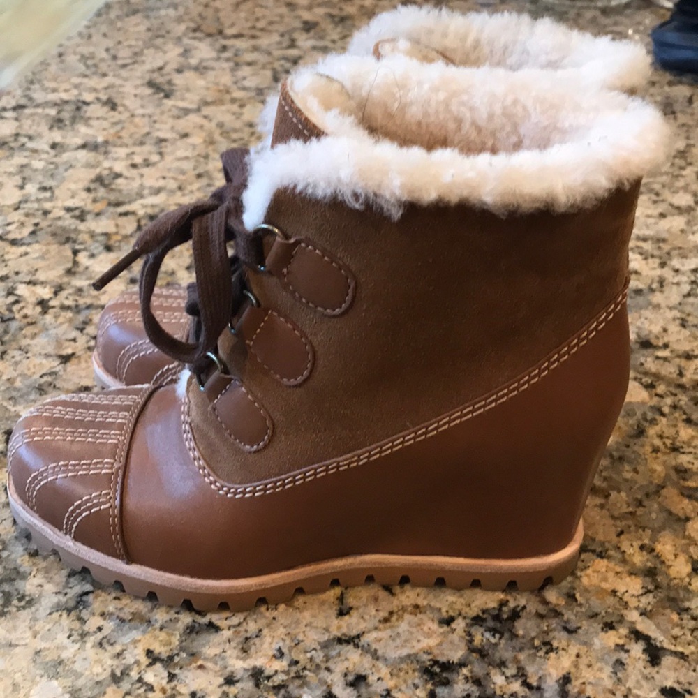 Ugh Wedge shearling lines Boots